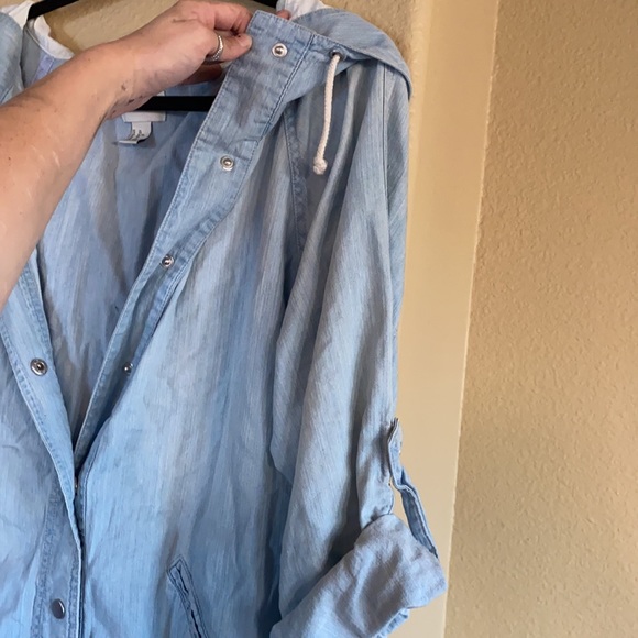 Hooded Light Jacket - Picture 3 of 4